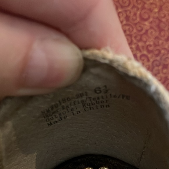 Super cute size 6 1/2 Naughty Monkey 4” heeled beige raffia lace up peep toes - Picture 12 of 16